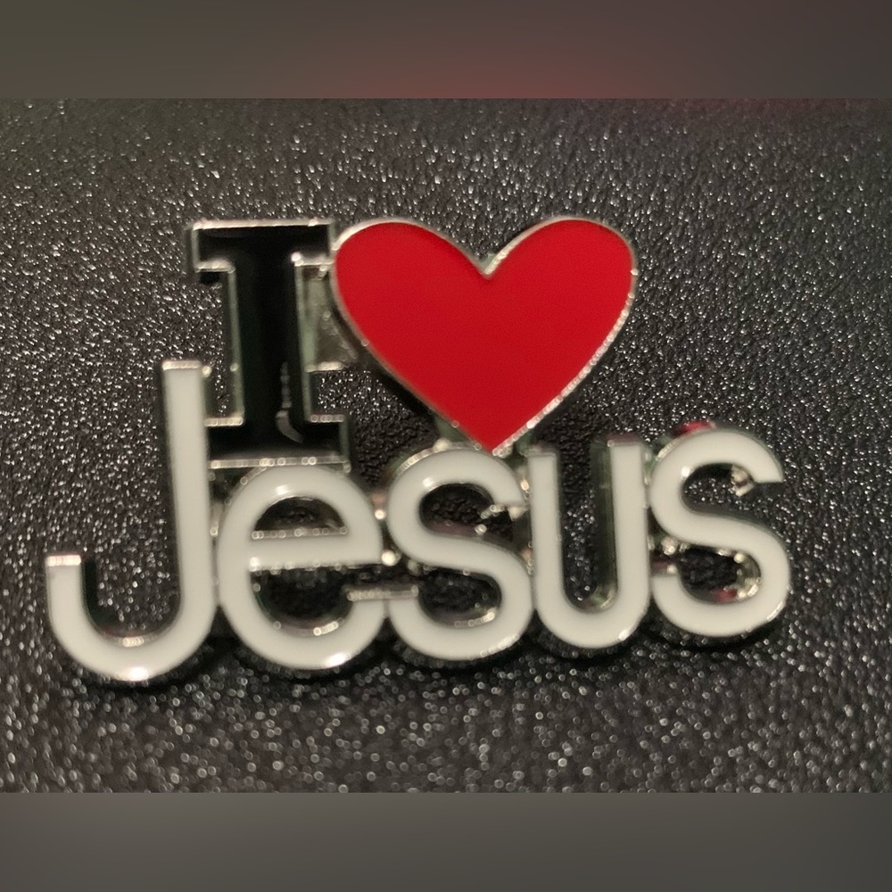 I ❤️ Jesus Pin @brooklynbae_